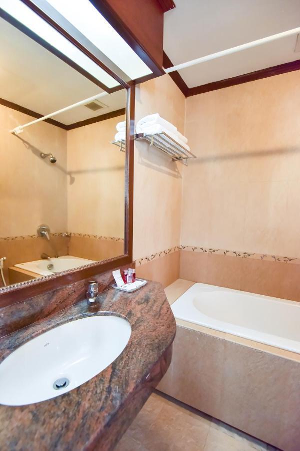 Oyo 389 Sira Boutique Residence Phuket Exterior foto